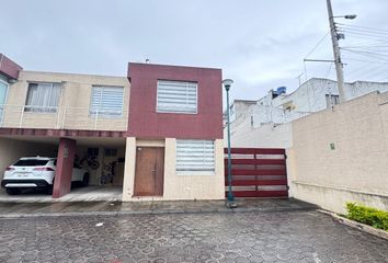 Casa en  Urbanización Oasis De La Armenia, Quito, Ecuador