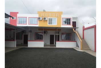 Casa en  Avenida Las Acacias, Manta, Ecuador