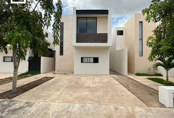 Casa en  Calle 8, Leandro Valle, Mérida, Yucatán, 97143, Mex