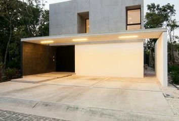 Casa en  Calle Monte Vinson, Residencial Cumbres, Benito Juárez, Quintana Roo, 77560, Mex