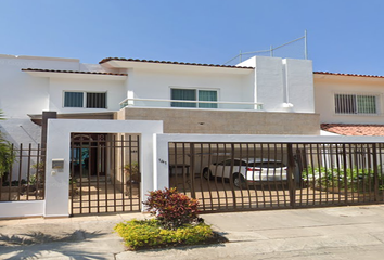 Casa en  Rio Cutzmala, Fluvial Vallarta, Puerto Vallarta, Jalisco, México