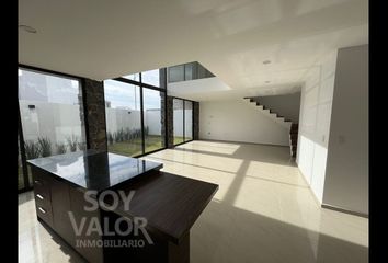 Casa en fraccionamiento en  Lomalta Tres Marías, Morelia, Michoacán, México