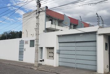 Casa en  Calle Cacha, Calderón, Quito, Ecu