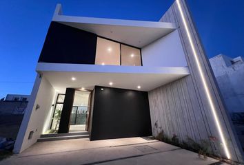 Casa en  Carrara Capital Norte, Avenida De La Cantera, Valle Imperial, Zapopan, Jalisco, México