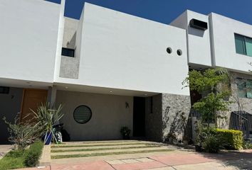Casa en fraccionamiento en  Avenida Paseo Del Anochecer 1207-06, Solares Residencial, Zapopan, Jalisco, México