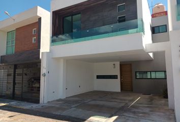 Casa en fraccionamiento en  Avenida Juárez, Cuahuatzala, San Esteban Tizatlán, Tlaxcala, México