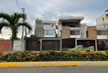 Casa en  Avenida Manabi, Portoviejo, Ecuador
