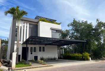 Casa en fraccionamiento en  Álamos I, Cancún