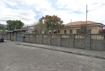 Casa en  Av. Ilaló &, Quito, Ecuador