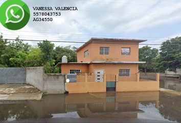 Casa en  Avenida Ursulo Galvan 12, Salmoral, Veracruz, México