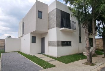 Casa en fraccionamiento en  Villas Del Campo Calimaya, Paseo De Las Yucas Mz 001, Villas Del Campo, Estado De México, México