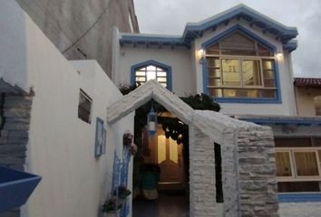 Casa en  San Bartolomé De Pinllog, Ambato
