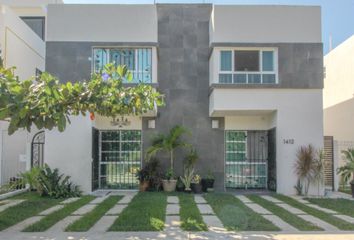 Casa en fraccionamiento en  Playa Azul Residencial, Playa Langosta, Playa Del Carmen, Quintana Roo, México