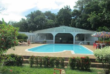 Villa-Quinta en  Carmen De Apicalá, Tolima