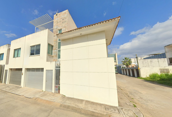 Casa en  Antonio M. Ruiz & Calle Daniel Ponce Muntuy, Paraiso Coatzacoalcos, Coatzacoalcos, Veracruz, México