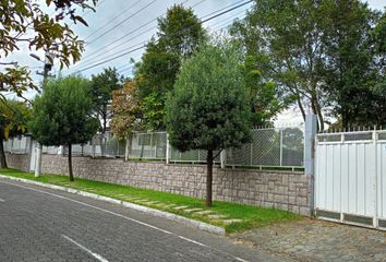 Casa en  Av. De Las Rosas, Sangolquí, Ecuador