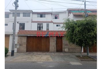 Casa en  C. Amalia Puga De Lozada 238, San Miguel, Perú