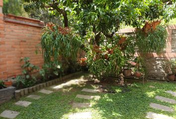 Casa en  Loma De Los Bernal Pocket Park, Calle 7, Belén, Medellín, Antioquia, Colombia