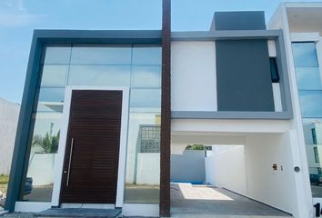 Casa en fraccionamiento en  Lomas Del Sol, Boulevard Riviera Veracruzana, Lomas Del Sol, Veracruz, México