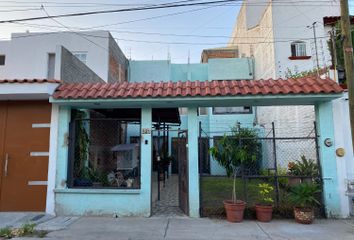 Casa en  Avenida España 798, Fraccionamiento El Cortijo, Irapuato, Guanajuato, 36614, Mex
