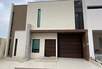 Casa en  Santoral, Calz. Las Mitras, Dominio Cumbres, Mitras Poniente, Nuevo León, México