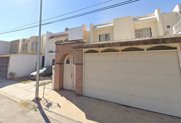 Casa en fraccionamiento en  C. Del Camaleón, Santa Fe, Torreón, Coahuila De Zaragoza, México