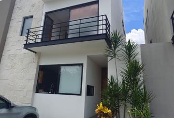 Casa en  Aqua Residencial, Avenida Huayacán, Cancún, Quintana Roo, México