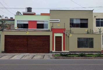 Casa en  Avenida Javier Prado E, Cuadra 64, Ur. La Riviera De Monterrico Etapa Ii, La Molina, Lima, 15012, Per