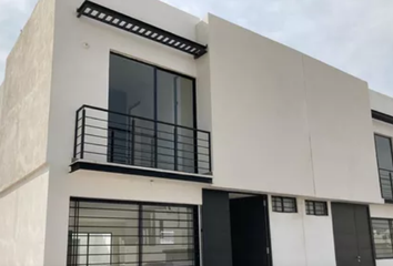 Casa en fraccionamiento en  36554, Irapuato, Guanajuato, Mex