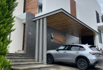 Casa en  Lago Nogal Casa Club, Paseo Lago Nogal, Los Gavilanes, Jalisco, México