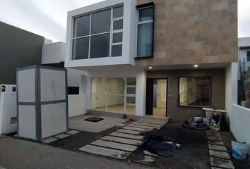 Casa en fraccionamiento en  Av. Senda Eterna 244, Fraccionamiento Lucepolis, Milenio Iii, Santiago De Querétaro, Querétaro, México