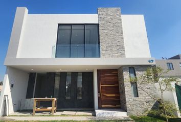Casa en fraccionamiento en  Punto Sur Elite, Avenida Punto Sur, Los Gavilanes, Jalisco, México