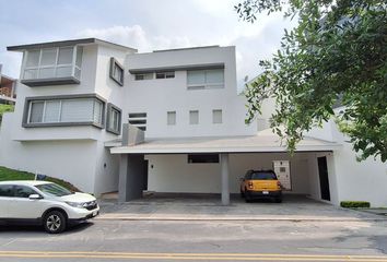 Casa en fraccionamiento en  Rincón De Las Montañas, Avenida Sierra Alta, Sin Nombre De Colonia 54, Monterrey, Nuevo León, México