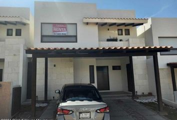Casa en condominio en  Altozano Querétaro, Anillo Vial Fray Junípero Serra, Santiago De Querétaro, Querétaro, México