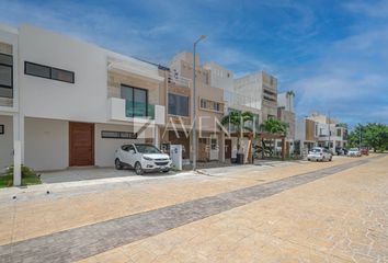 Casa en  Residencial Arbolada By Cumbres, Avenida Huayacán, Cancún, Quintana Roo, México