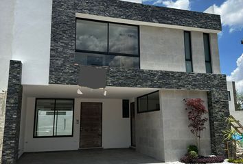 Casa en fraccionamiento en  Fraccionamiento Arboreto, Boulevard Forjadores De Puebla, Barrio De Jesús Tlatempa, Cholula De Rivadavia, Puebla, México