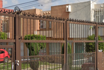 Casa en fraccionamiento en  Calle Segunda Cerrada De Bosques De Canada, Los Heroes Tecamac, Ciudad De México, Estado De México, México