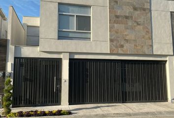 Casa en  Cumbres, Avenida Puerta De Hierro, Monterrey, Nuevo León, México