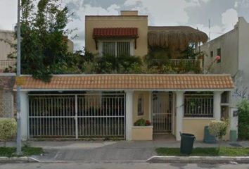 Casa en  Avenida Paseo De Toledo, La Toscana, Playa Del Carmen, Quintana Roo, México