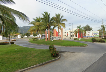 Casa en fraccionamiento en  Calle Lila, Manzanillo, Colima, Mex
