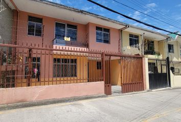 Casa en  Parque Miraflores, Avenida Turuhuayco, Cuenca, Ecuador