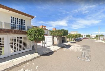 Casa en fraccionamiento en  Cerro Del Cubilete, Jacarandas De Banthi, San Juan Del Río, Querétaro, México