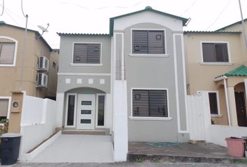 Casa en  Urbanizacion La Joya, Avenida León Febres Cordero Ribadeneyra, Ecuador