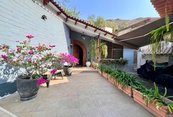 Casa en  Jirón La Laguna 579, La Planicie, La Molina, Perú