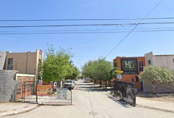 Casa en fraccionamiento en  Calle La Fama, Fracc Los Pilares 1er Sector, Salinas Victoria, Nuevo León, 65550, Mex