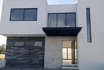 Casa en fraccionamiento en  La Reserva Valle De Juriquilla, Avenida Los Portones, Santiago De Querétaro, Querétaro, México