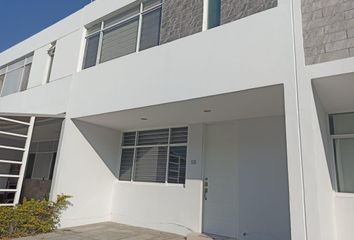 Casa en fraccionamiento en  Av. Mar De Plata, Manzanillo, Colima, México