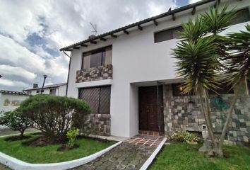 Casa en  Ambato & Av. Gral. Rumiñahui, Sangolquí, Ecuador
