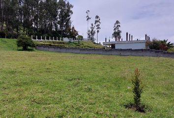 Terreno Comercial en  La Merced, Quito