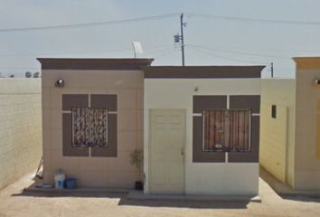 Casa en  Avenida Cascada Altepexi, Mexicali, Baja California, México